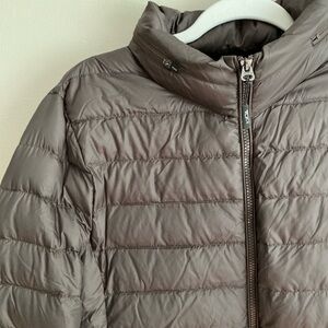Tumi Women's Light Quilted Puffer Jacket in Brown Large